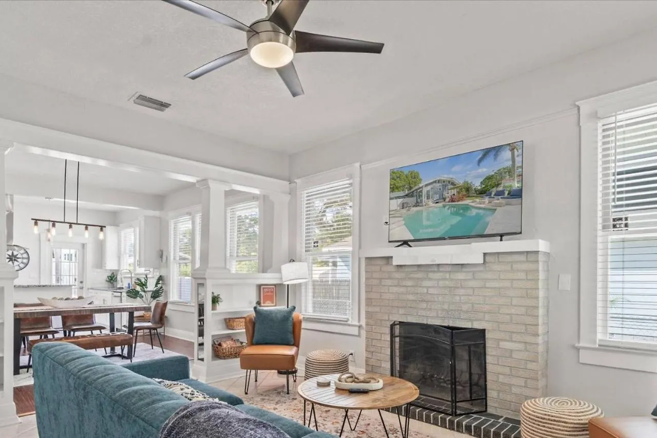 Sunny Days - Pet Friendly 3 Bedroom Home With Heated Pool & Hot Tub Tampa Hébergement de vacances