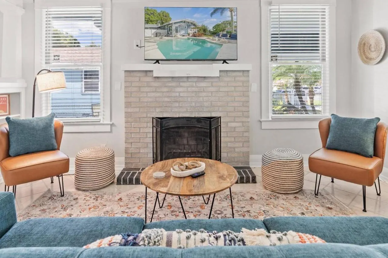 Sunny Days - Pet Friendly 3 Bedroom Home With Heated Pool & Hot Tub Tampa