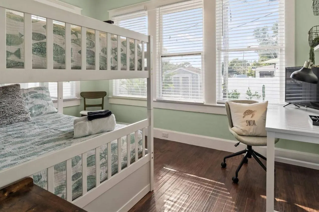 Hébergement de vacances Sunny Days - Pet Friendly 3 Bedroom Home With Heated Pool & Hot Tub Tampa