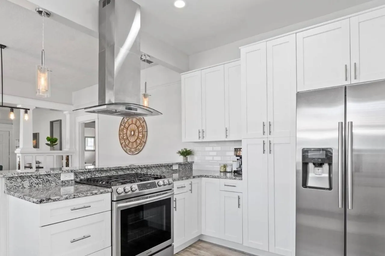Hébergement de vacances Sunny Days - Pet Friendly 3 Bedroom Home With Heated Pool & Hot Tub Tampa États-Unis