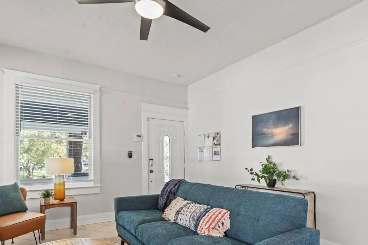 Sunny Days - Pet Friendly 3 Bedroom Home With Heated Pool & Hot Tub Tampa