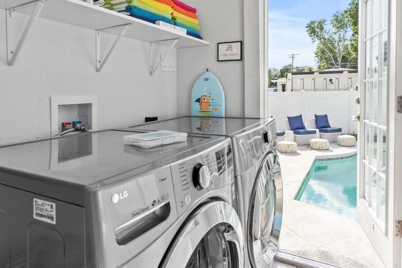 Sunny Days - Pet Friendly 3 Bedroom Home With Heated Pool & Hot Tub Tampa Hébergement de vacances