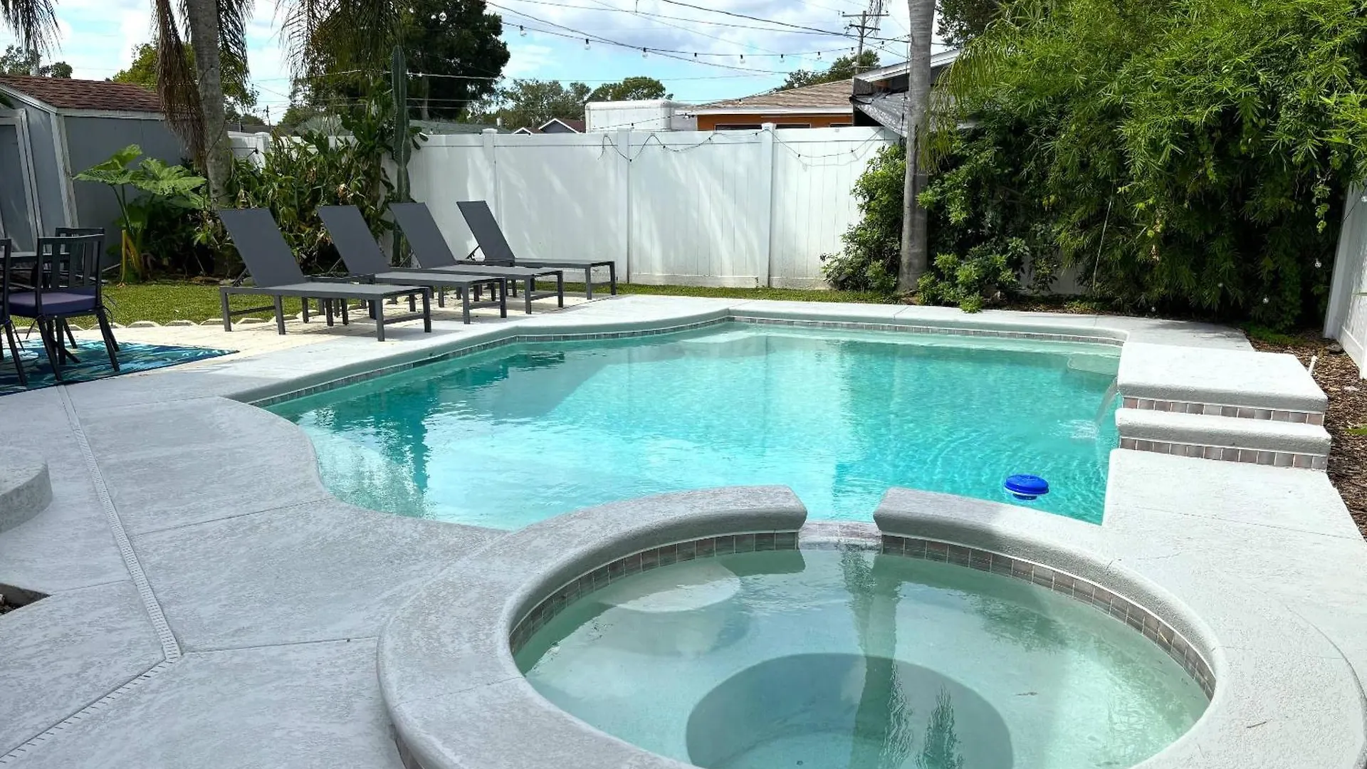 Hébergement de vacances Sunny Days - Pet Friendly 3 Bedroom Home With Heated Pool & Hot Tub Tampa États-Unis