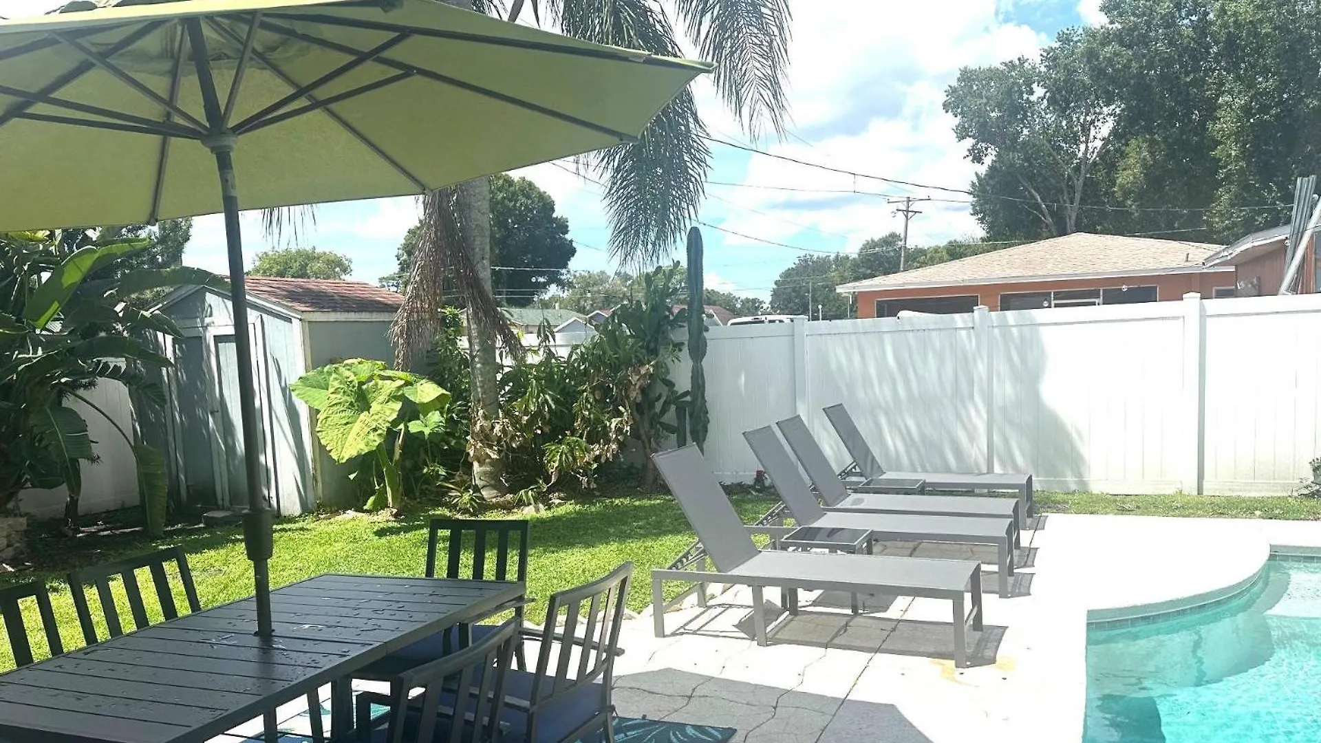 Sunny Days - Pet Friendly 3 Bedroom Home With Heated Pool & Hot Tub Tampa